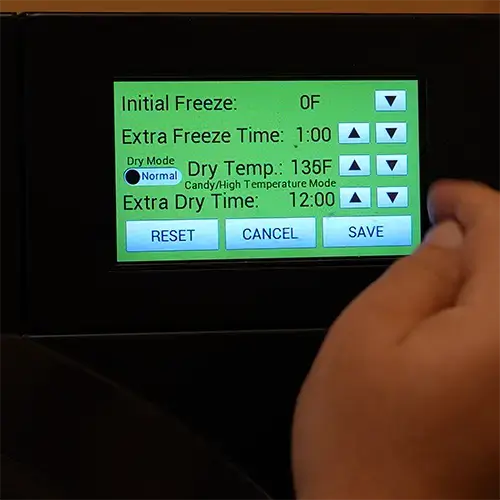 The screen of a medium Harvest Right freeze dryer showing the settings for candy mode at 135 degrees fahrenheit.